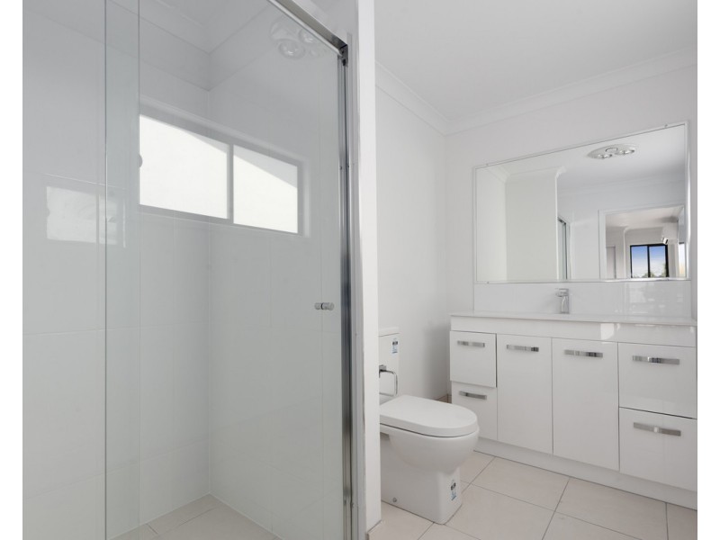 11 Green Street, Booval QLD 4304