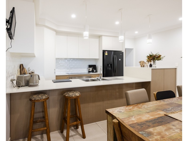 6 Banner Court, Branyan QLD 4670