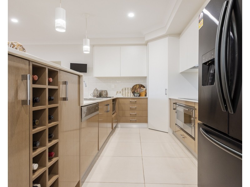 6 Banner Court, Branyan QLD 4670