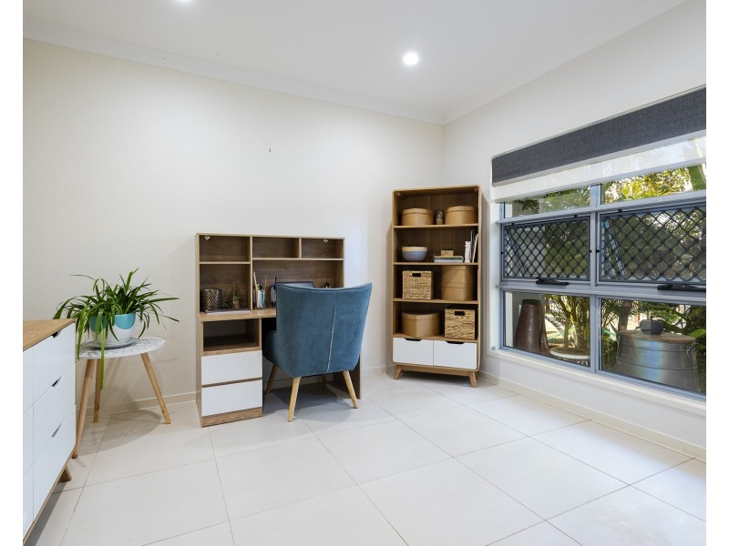 6 Banner Court, Branyan QLD 4670