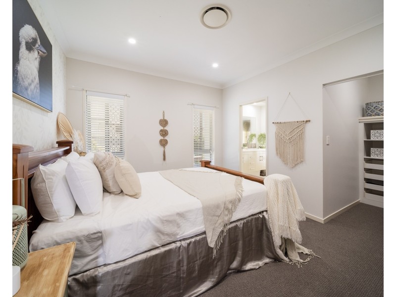 6 Banner Court, Branyan QLD 4670