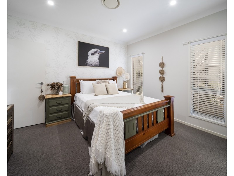 6 Banner Court, Branyan QLD 4670