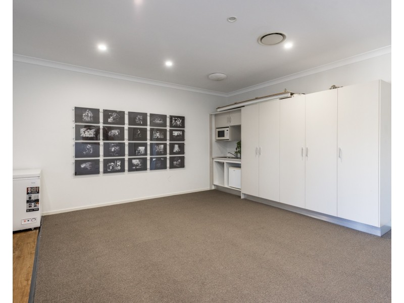 6 Banner Court, Branyan QLD 4670