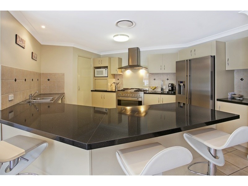 8 Jacksonia Drv, Seventeen Mile Rocks QLD 4073