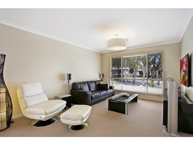 8 Jacksonia Drv, Seventeen Mile Rocks QLD 4073