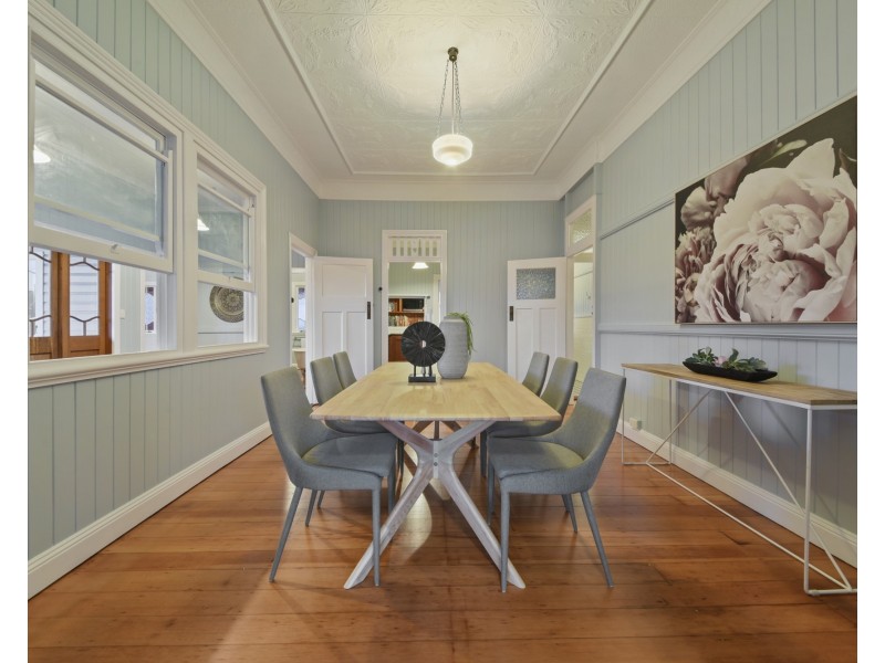 17 Glanosmond Avenue, Camp Hill QLD 4152