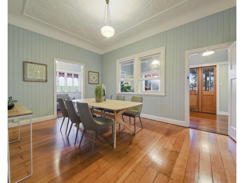 17 Glanosmond Avenue, Camp Hill QLD 4152