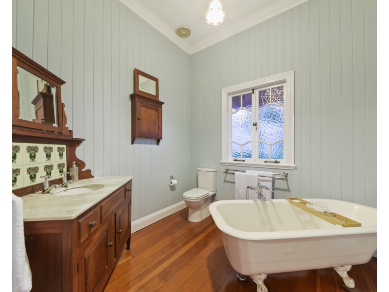 17 Glanosmond Avenue, Camp Hill QLD 4152