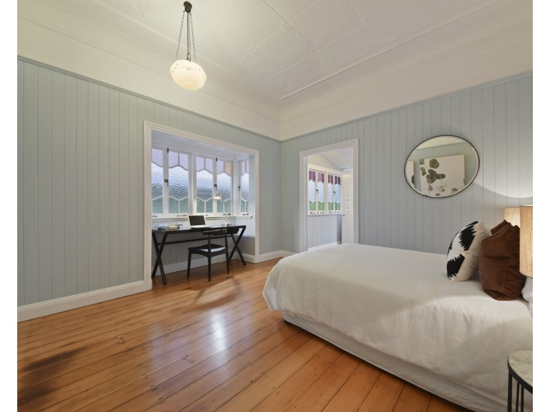 17 Glanosmond Avenue, Camp Hill QLD 4152