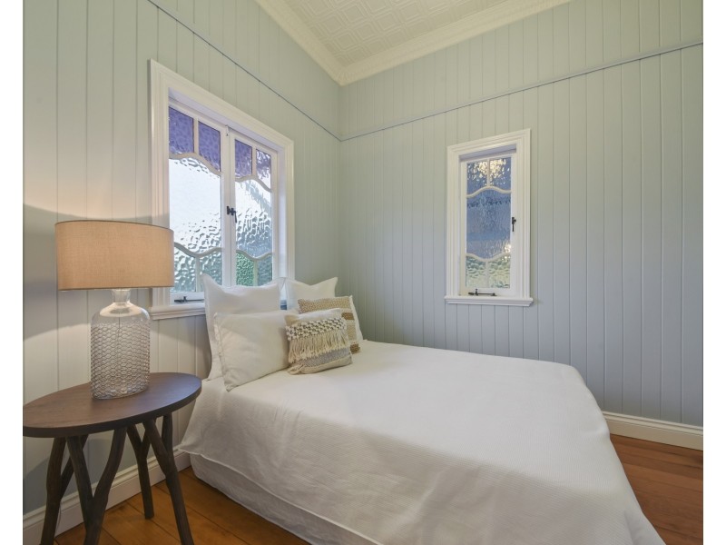 17 Glanosmond Avenue, Camp Hill QLD 4152