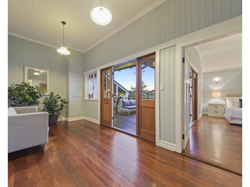 17 Glanosmond Avenue, Camp Hill QLD 4152