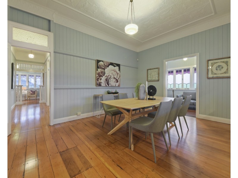 17 Glanosmond Avenue, Camp Hill QLD 4152