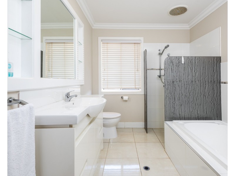 13 Heathwood Crescent, Qunaba QLD 4670