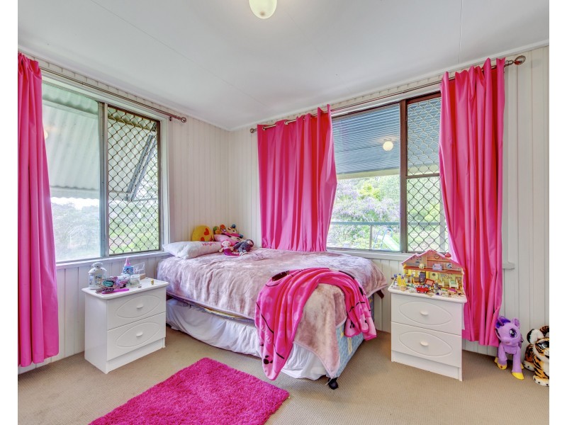 5 Trevis Court, Blackstone QLD 4304