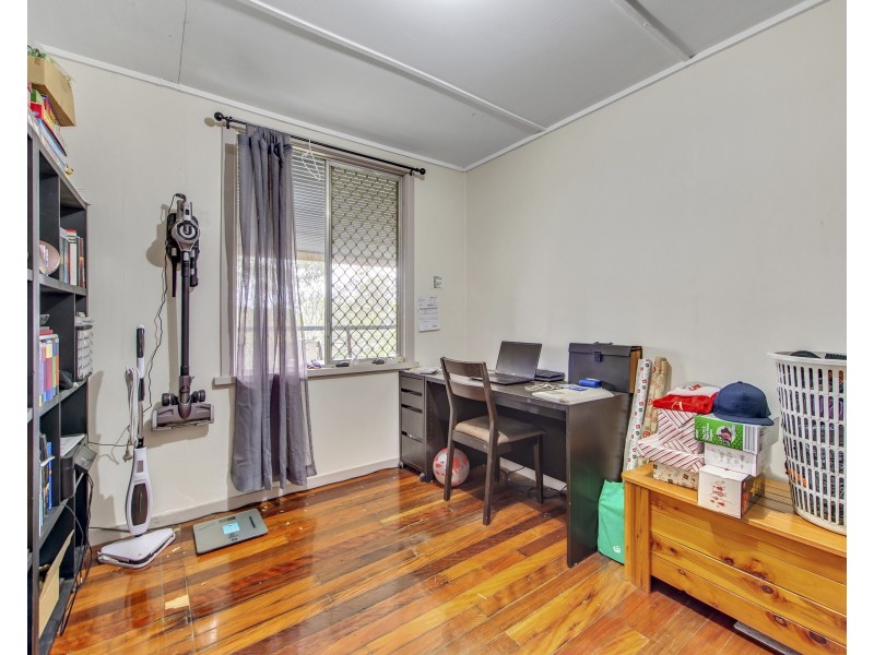 5 Trevis Court, Blackstone QLD 4304