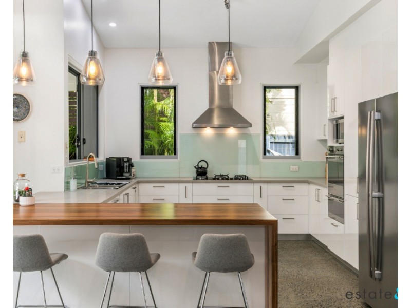102 Gordon Circuit, Seventeen Mile Rocks QLD 4073