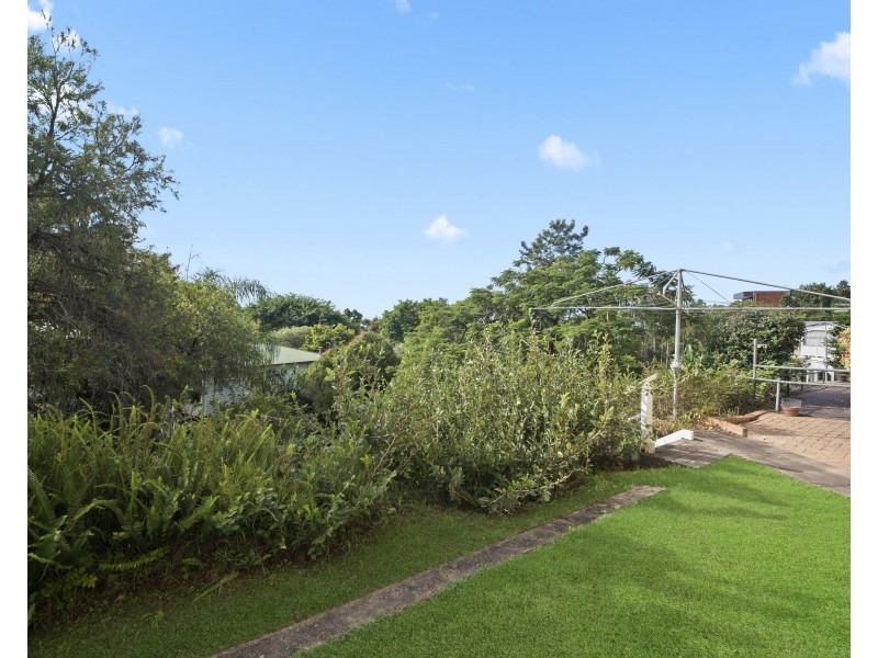 36 Henzell Tce, Greenslopes QLD 4120