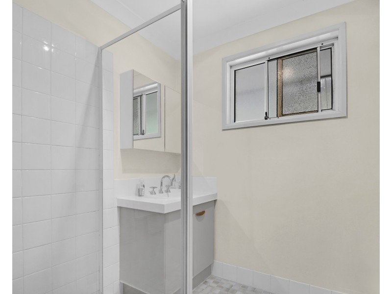 2F Church Street, Silkstone QLD 4304