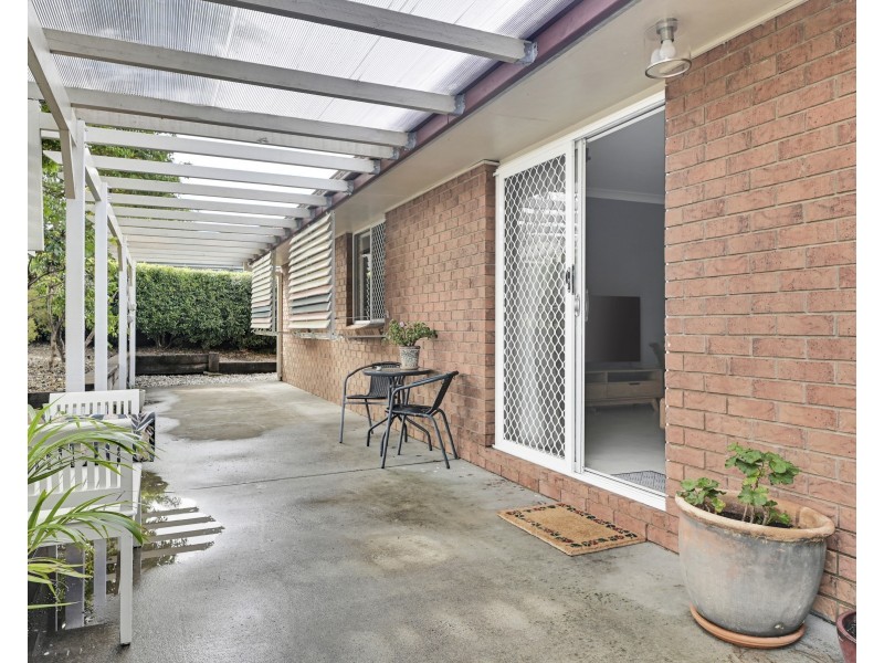 2F Church Street, Silkstone QLD 4304