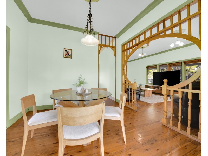 4 Lowan Street, Bellbowrie QLD 4070