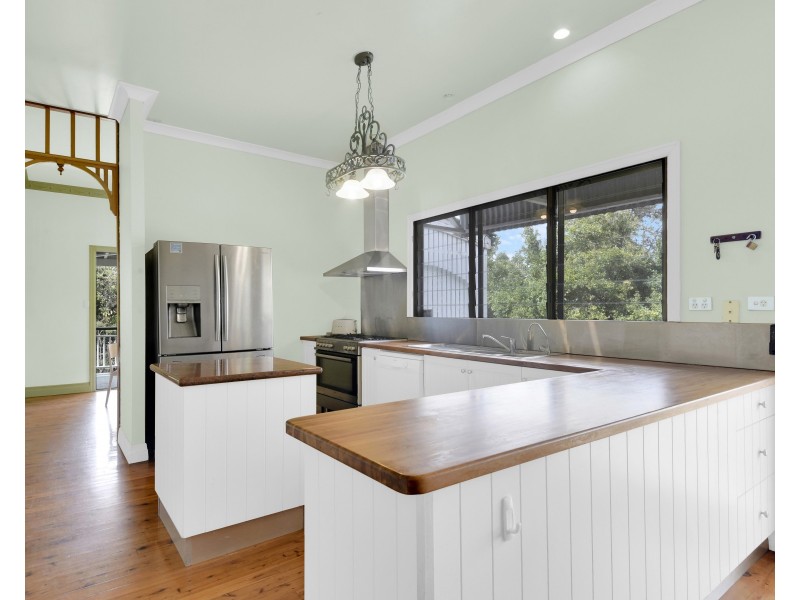 4 Lowan Street, Bellbowrie QLD 4070