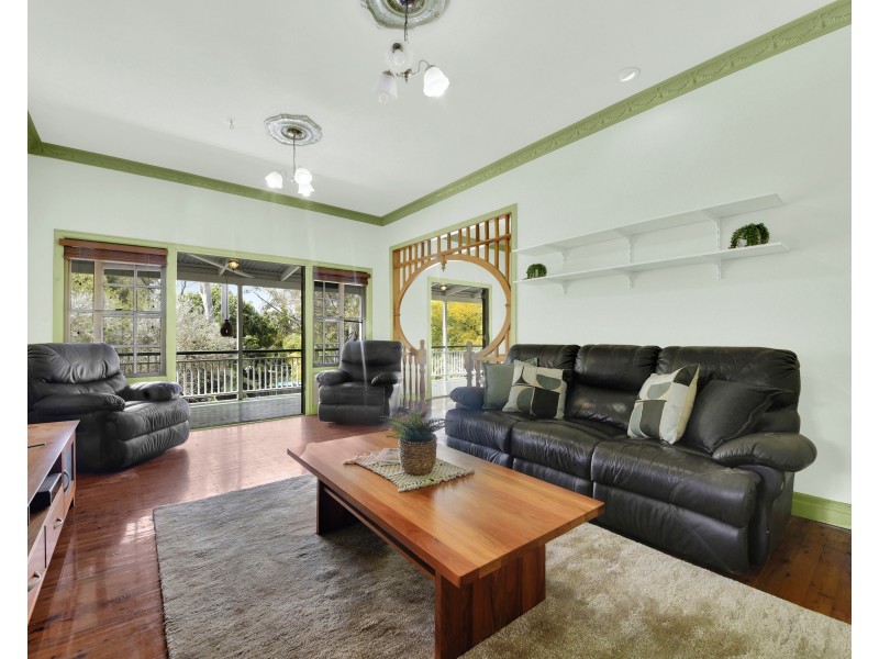 4 Lowan Street, Bellbowrie QLD 4070