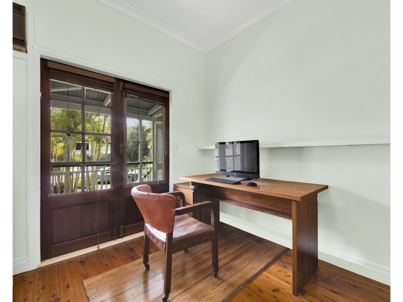 4 Lowan Street, Bellbowrie QLD 4070