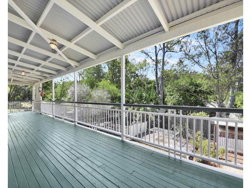 4 Lowan Street, Bellbowrie QLD 4070