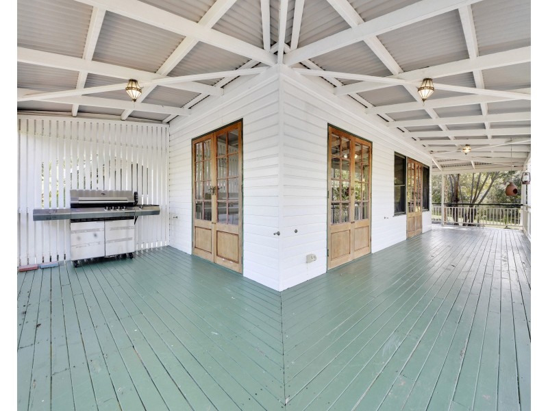 4 Lowan Street, Bellbowrie QLD 4070