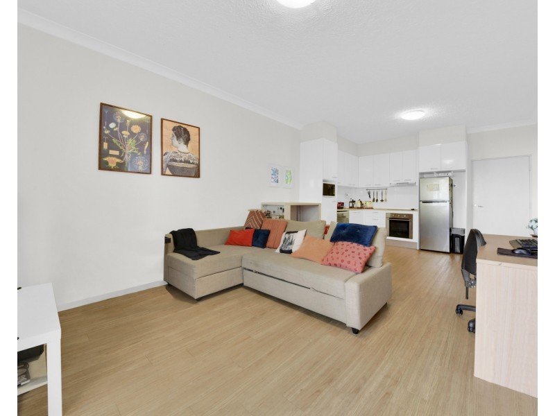 9/11 Lyons Tce, Windsor QLD 4030