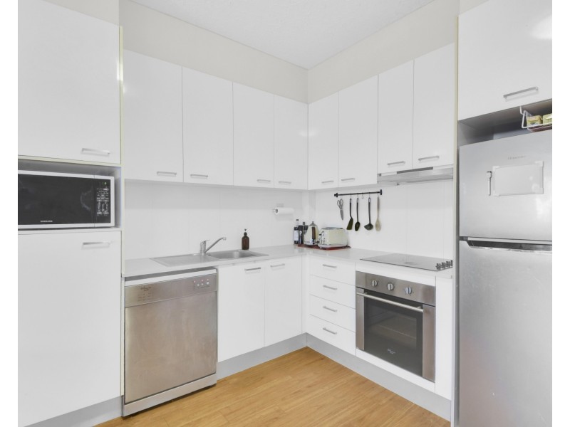 9/11 Lyons Tce, Windsor QLD 4030