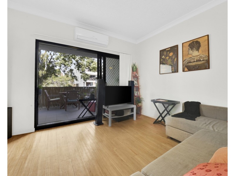 9/11 Lyons Tce, Windsor QLD 4030