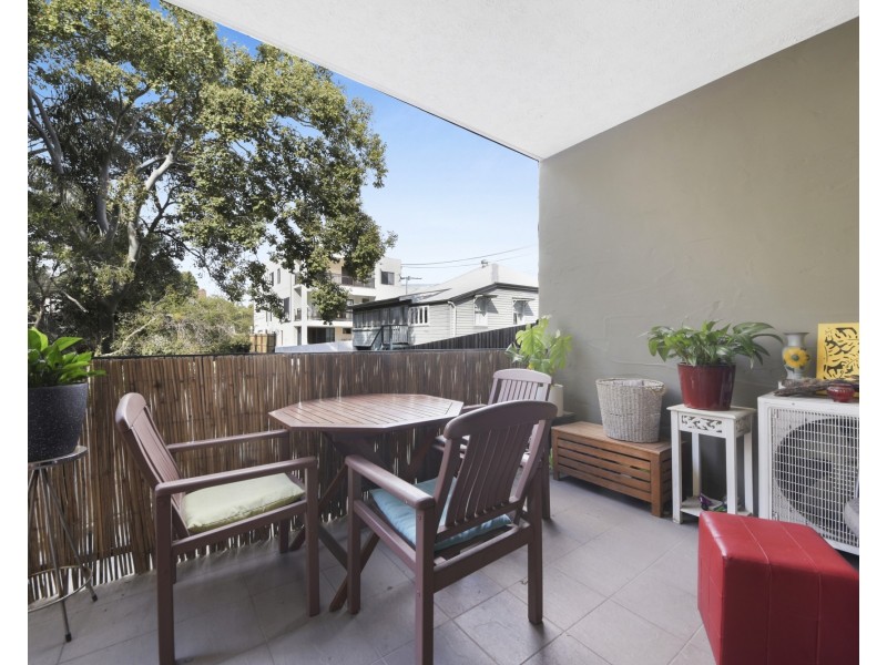 9/11 Lyons Tce, Windsor QLD 4030