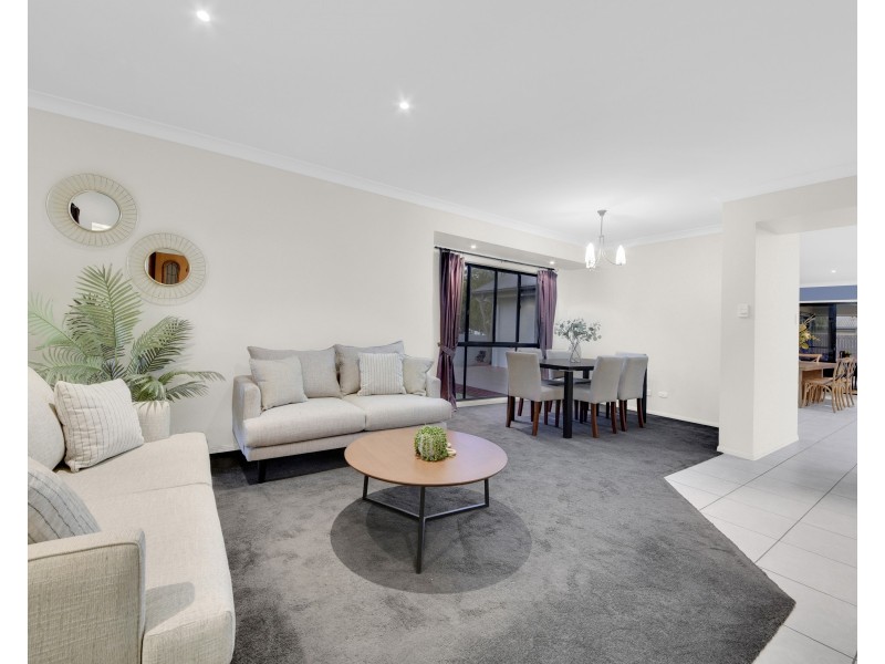 7 Barklya Crescent, Sinnamon Park QLD 4073