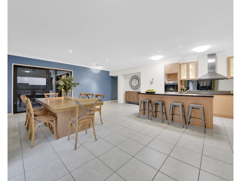 7 Barklya Crescent, Sinnamon Park QLD 4073