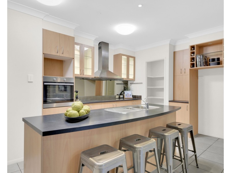 7 Barklya Crescent, Sinnamon Park QLD 4073