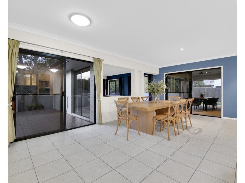 7 Barklya Crescent, Sinnamon Park QLD 4073