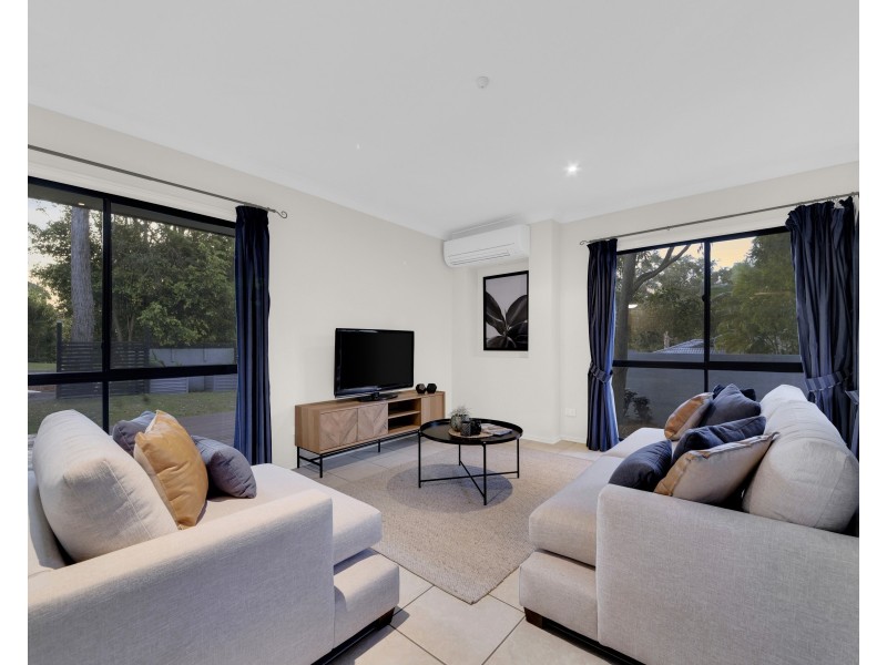 7 Barklya Crescent, Sinnamon Park QLD 4073