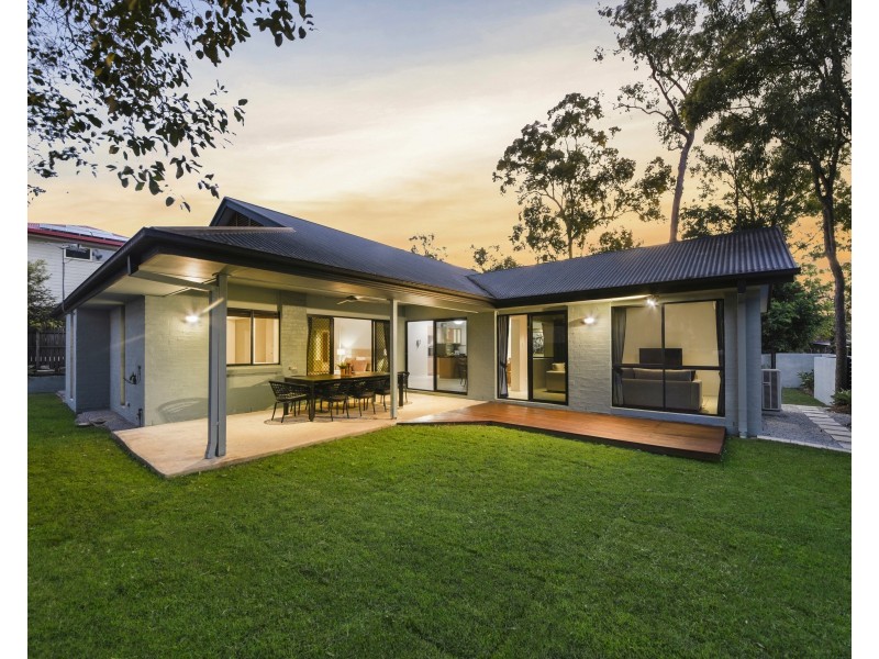 7 Barklya Crescent, Sinnamon Park QLD 4073