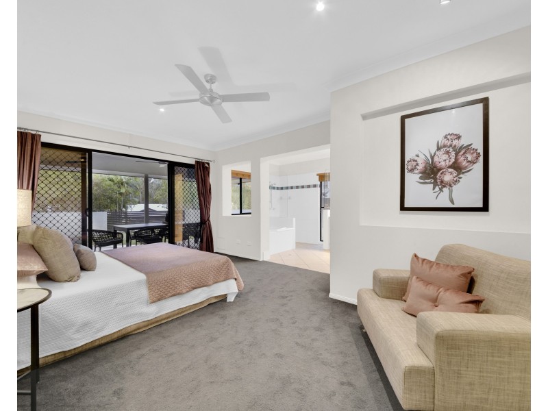 7 Barklya Crescent, Sinnamon Park QLD 4073