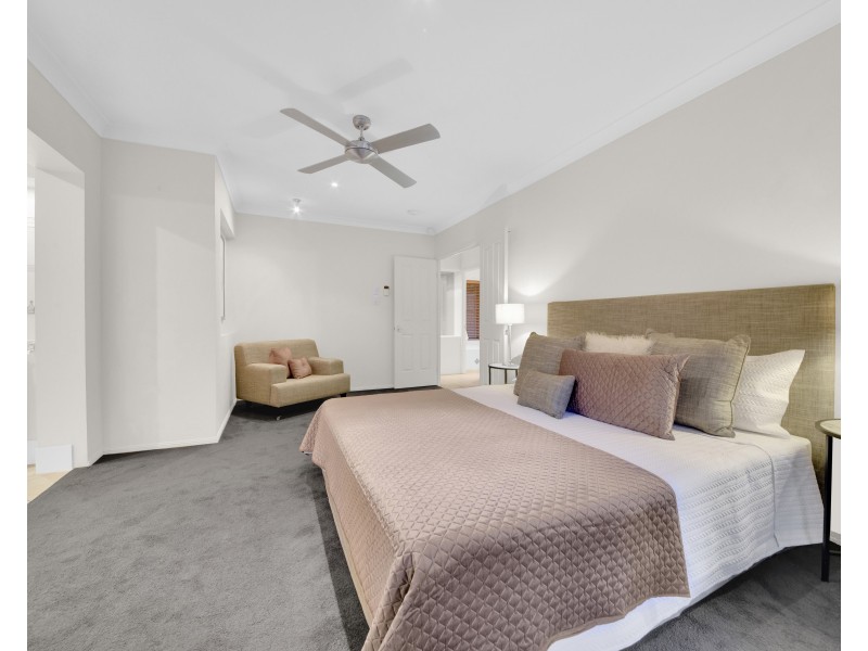 7 Barklya Crescent, Sinnamon Park QLD 4073