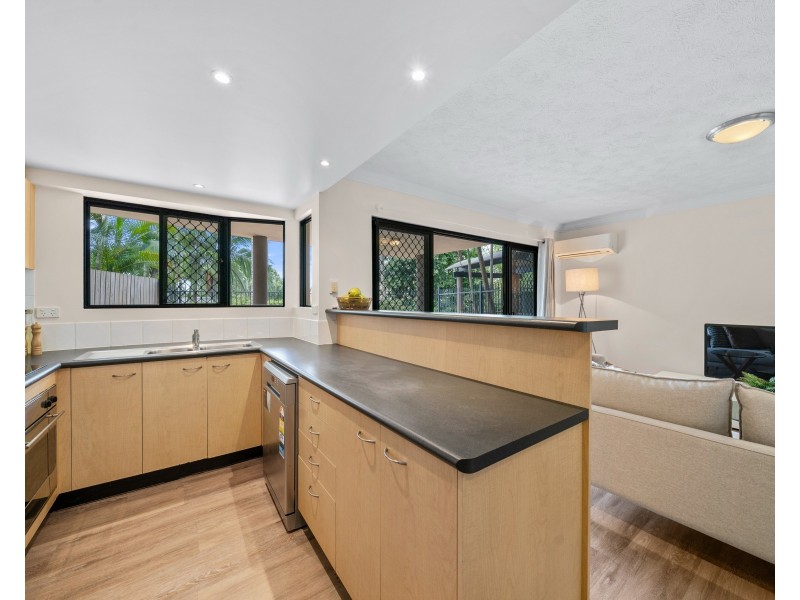 8/182 Carmody Road, St Lucia QLD 4067