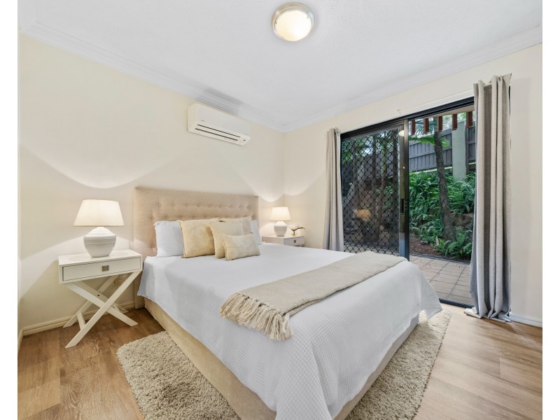 8/182 Carmody Road, St Lucia QLD 4067
