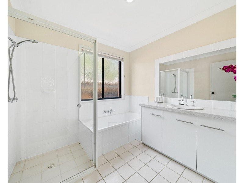 5 Grevillea Place, Forest Lake QLD 4078