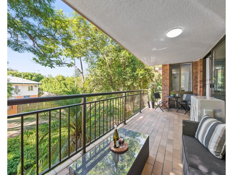 2/104 Clarence Road, Indooroopilly QLD 4068