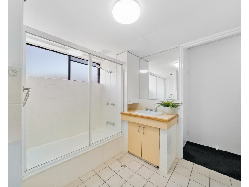 2/104 Clarence Road, Indooroopilly QLD 4068