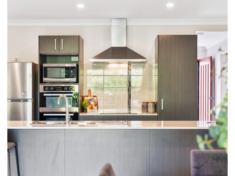 21B Charles Street, Birkdale QLD 4159