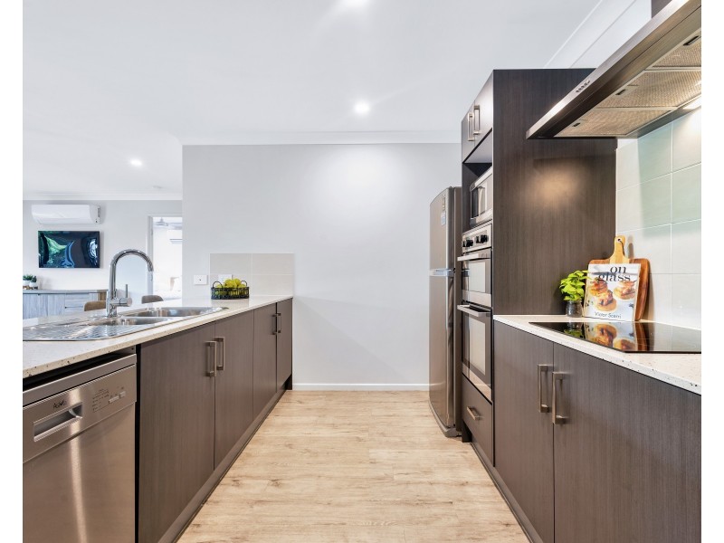 21B Charles Street, Birkdale QLD 4159