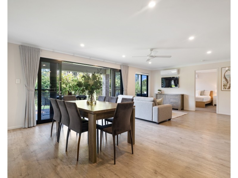 21B Charles Street, Birkdale QLD 4159