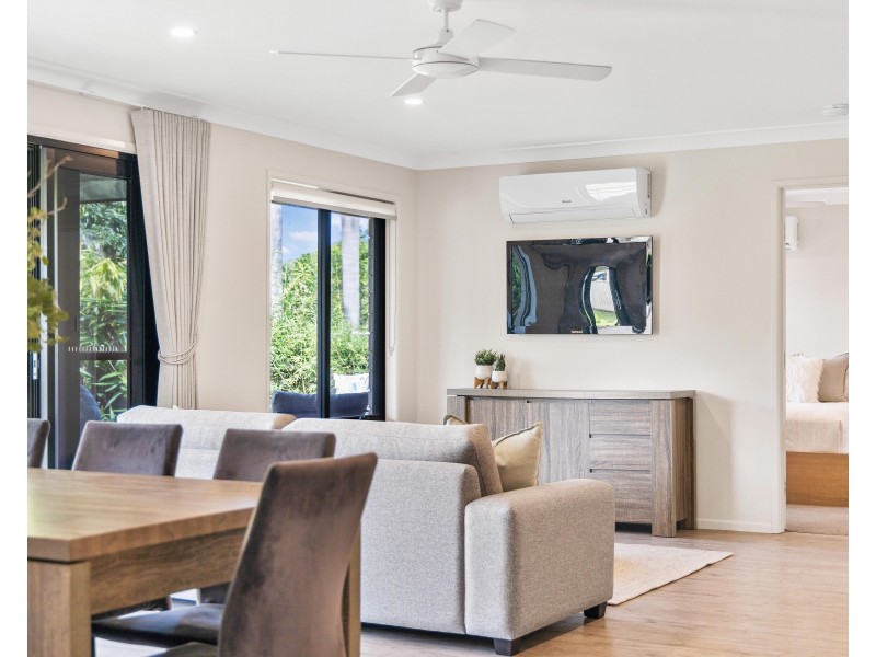21B Charles Street, Birkdale QLD 4159